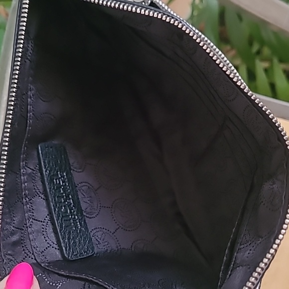 Michael Kors Leather Wristlet/Clutch ❤️ - Picture 6 of 8